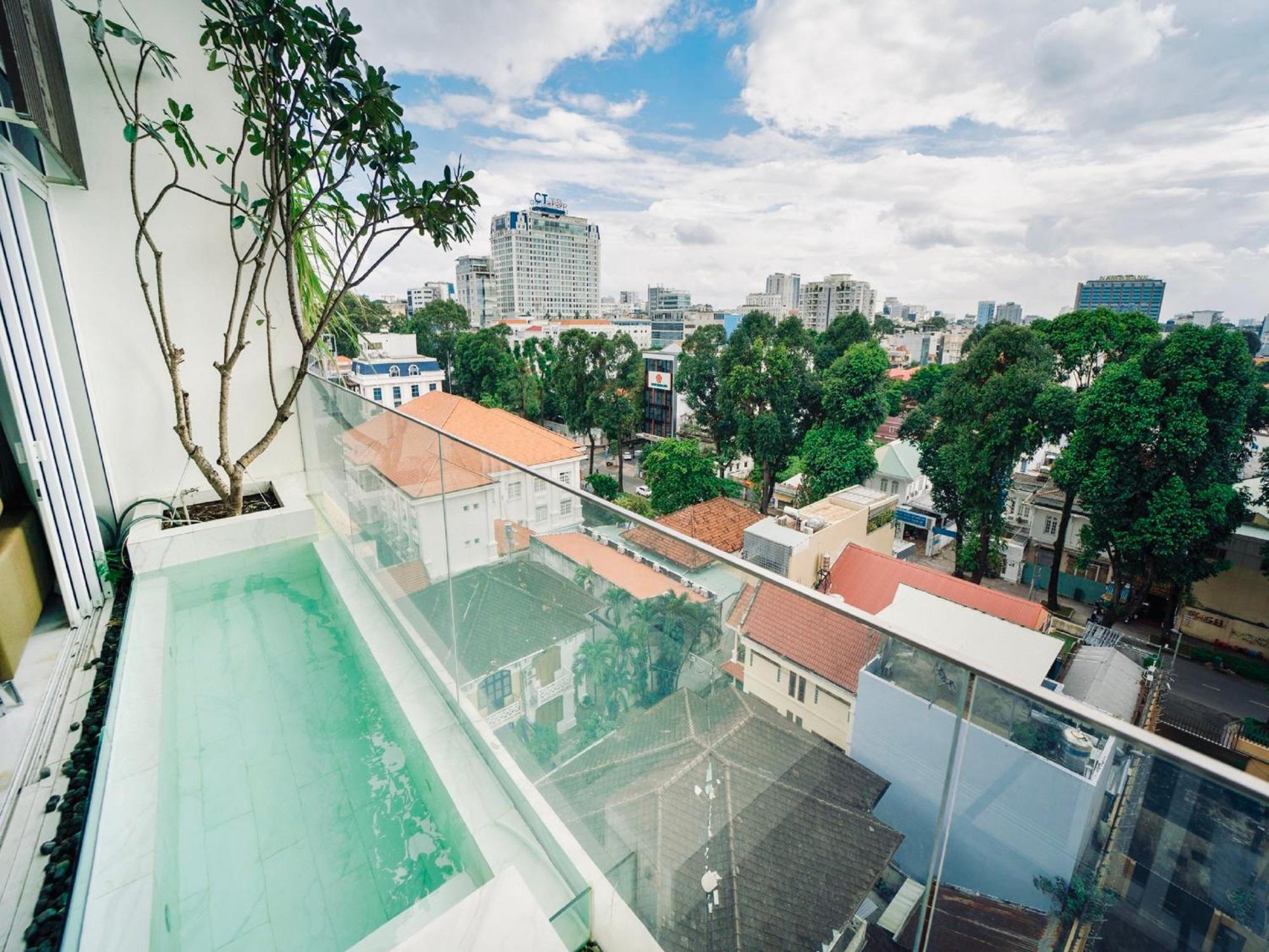 Serenity Saigon Sky Villas - Free One Way Airport Shuttle Хошимін Екстер'єр фото