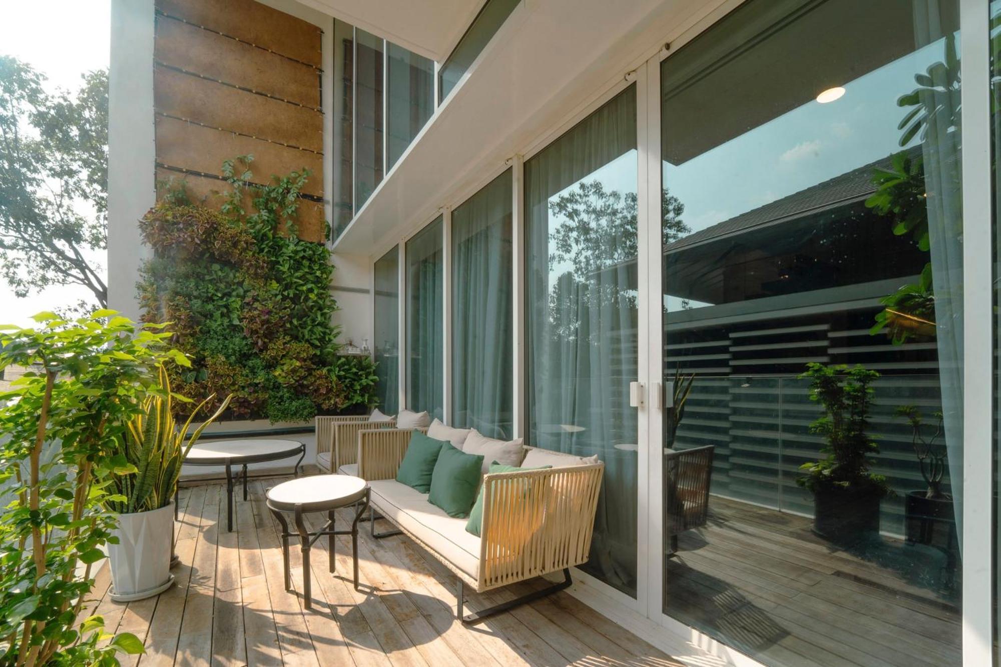 Serenity Saigon Sky Villas - Free One Way Airport Shuttle Хошимін Екстер'єр фото